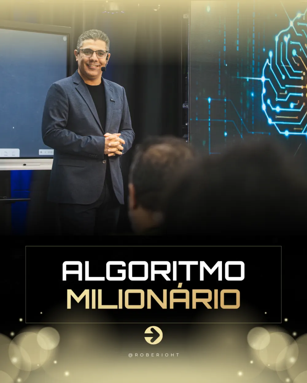 Rob&eacute;rio Cavalcante de terno com headset